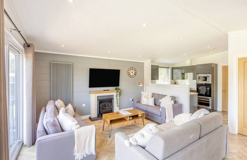 Woodhall Spa Ski Chalet | Lakeview Premier Pet Friendly