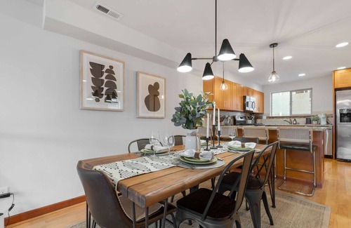 North Queen Anne House | LakeView Queen Anne 3BR Townhome w Portable AC