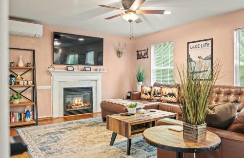 East Stroudsburg House | Lakeview Retreat w Kayaks Game Room Firepits Gated Community w Lake Beach Access