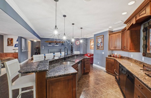 Williamsburg House | Lakeview Ridge Retreat