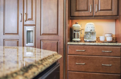 Williamsburg House | Lakeview Ridge Retreat