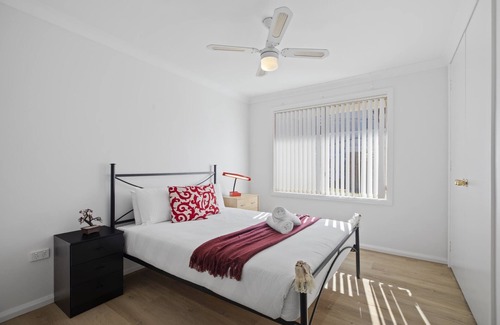 Budgewoi House | Lakeview Tranquility