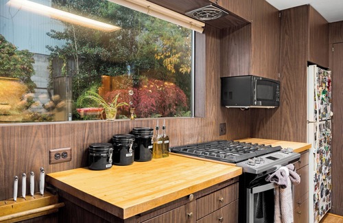 Rainier Valley House | Lakeview Tranquility Hot Tub Retreat Coffee Bar - Dog Friendly