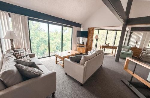 Village of Four Seasons House | Lakeview Treetop Village79-3bed3bapools-8pp