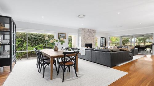 Pokolbin House | Lakeview Villa - The Vintage Holiday Houses