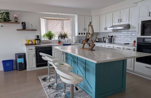 Central Okanagan House | Lakeview - Winery Mountainview Beach Hiking trail