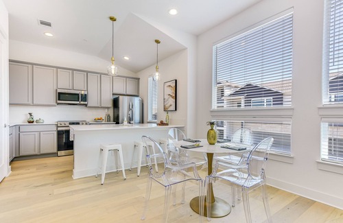 Lakeway House | Lakeway Villa with resort amenities