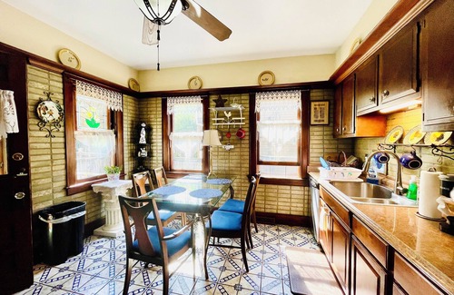 Lakewood House | Lakewood by Lake Erie Historic Victorian 5 Bed 2.5 Bath Trendy Hip 3500 sq ft