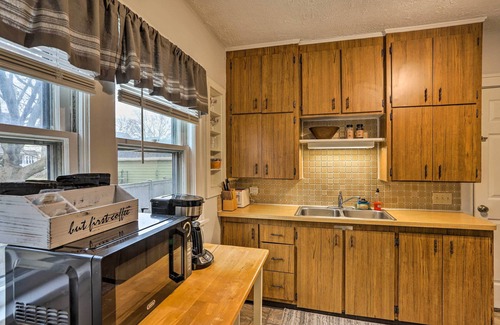 Lakewood House | Lakewood Home w/Yard ~ 8 Mi to Cleveland!