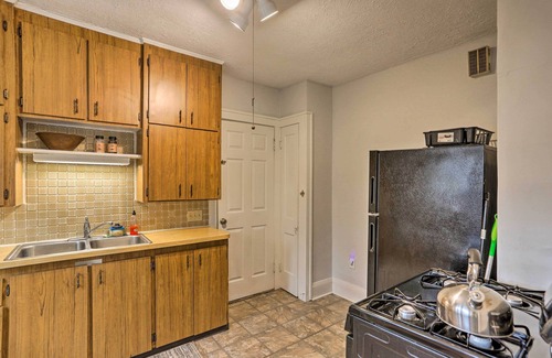 Lakewood House | Lakewood Home w/Yard ~ 8 Mi to Cleveland!