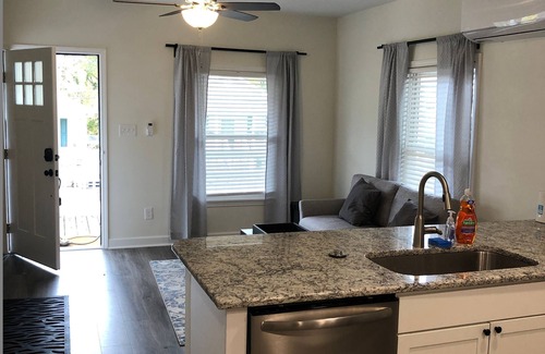 Durham Apartment | Lakewood Lyon Park Renovated Cottage Near Duke 23A