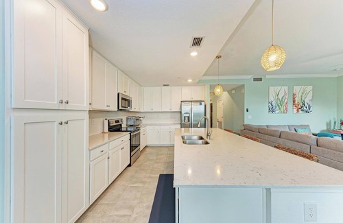 Lakewood Ranch Condo | Lakewood National - amenity filled golfing community! Pet friendly