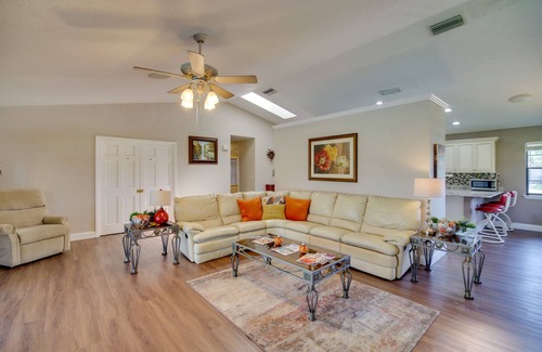 Lakewood Park House | Lakewood Park Retreat on Fairway - 4 Mi to Beach!