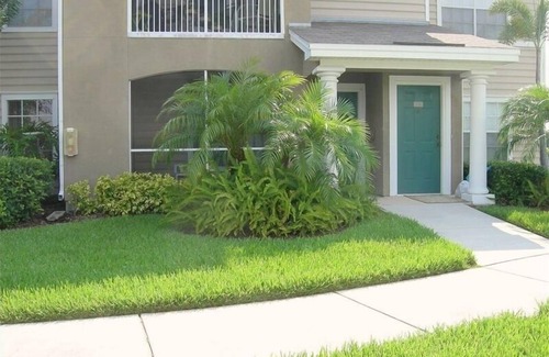 Braden River Condo | Lakewood Ranch Lakeside Condo Close to Shops and Restaurants