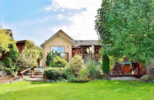 Lake Cowichan House | Lakey McLakehouse