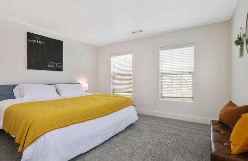 Lemon Cove House | Lakhouse w/ Stunning Views- Gateway to Sequoia National Park