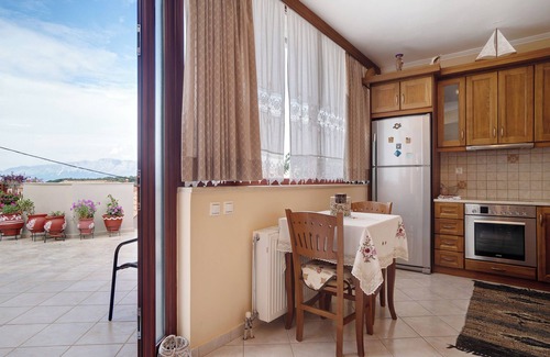 Spartochori Apartment | "Lakis Apartment" with Sea View, Garden, Terrace & Wi-Fi