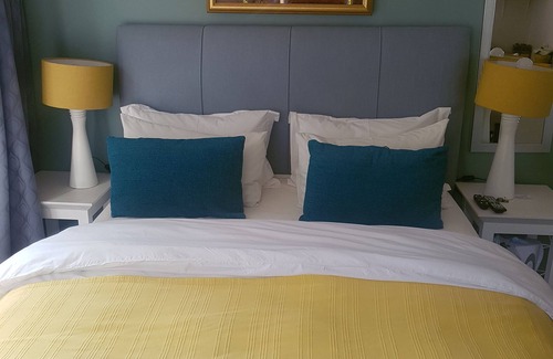 Greater Johannesburg Metropolitan Area House | Lala-Nathi Guest House & Self Catering