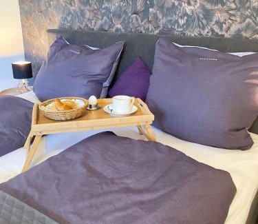 Braunlage Apartment | LaLeLou Braunlage, perfekt für Familien, zentral mit Garten 120qm, inkl Wäschepaket und WLAN, Boxspringbett, 6 Personen