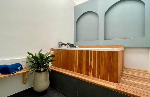 Las Lomas I Apartment | Lalinde by Wynwood House