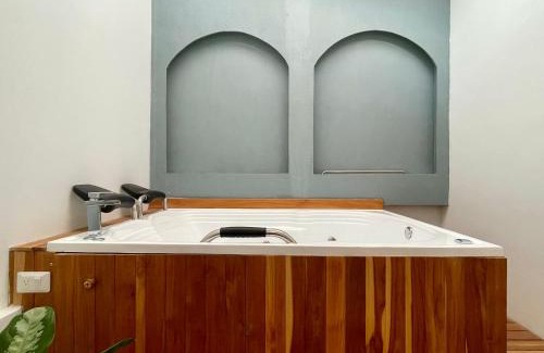 Las Lomas I Apartment | Lalinde by Wynwood House