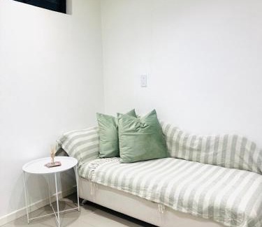 Cape Town Apartment | Lalla Cottages - Cape Town