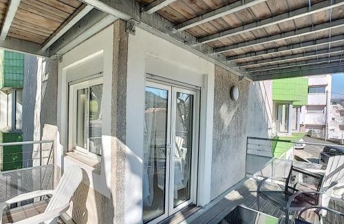 Lamalou-les-Bains Apartment | Lamalo-les-Bains: F2, terrasse, 50m des Thermes, animaux acceptés - FR-1-451-23