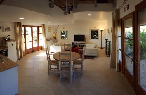Alleins Cottage | Lamanderie in Provence; Hacienda type house between Alpilles and Luberon