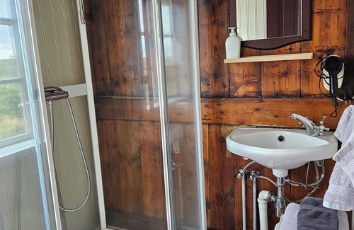 Borgarnes House | Lambalaekur Guesthouse