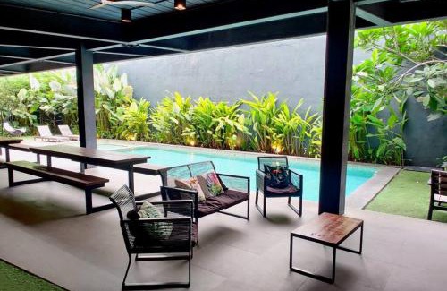 Pansol Villa | Lambana Villa - Casa Tropica Modern Villa