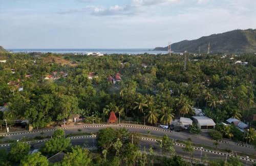 Kuta House | Lamina Repoq Hiils