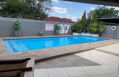 Germiston House | Lamour Guest House Germiston