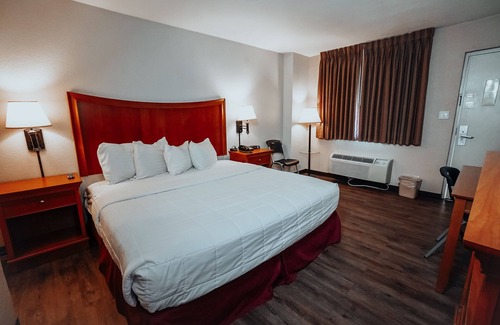 Springfield Hotel | Lamplighter Inn & Suites - North