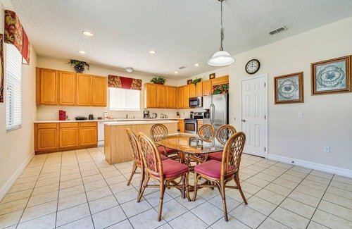 Windwood Bay House | Lanai & Game Room: Vacation Home in Davenport!