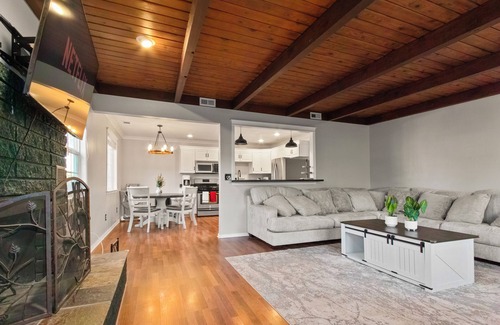 Quartz Hill House | Lancaster Delight: Modern 3BDR Family Home - Spacious Yard & Kid-Friendly