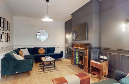 Liverpool House | Lancefield House - Air Host & Stay - 5 Bedroom Sleeps 15