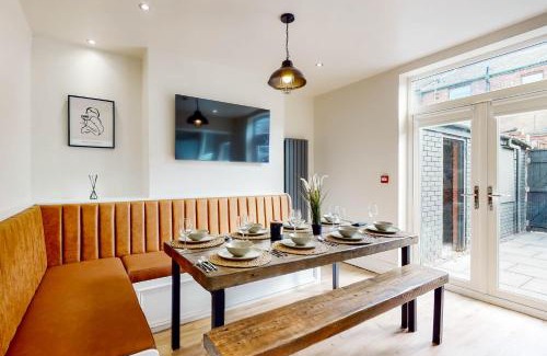 Liverpool House | Lancefield House - Air Host & Stay - 5 Bedroom Sleeps 15