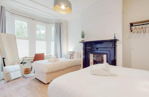 Liverpool House | Lancefield House - Air Host & Stay - 5 Bedroom Sleeps 15