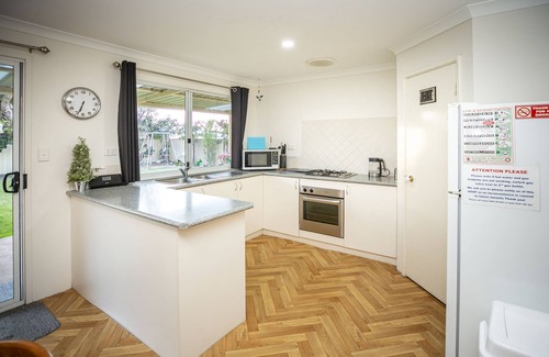 Lancelin House | Lancelin By The Dunes - Low Mid Week Rates!