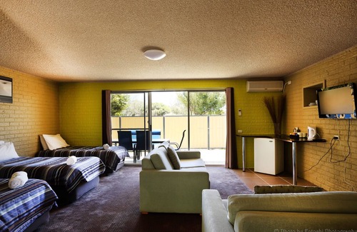 Lancelin Hotel | Lancelin Sands Hotel