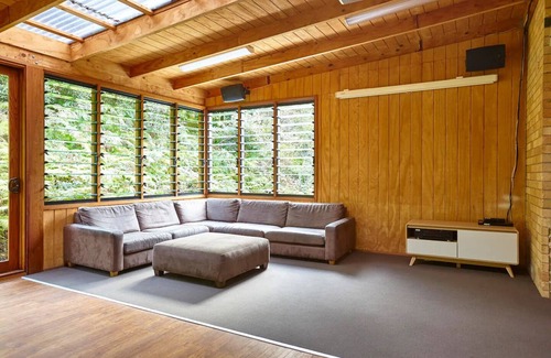 Mosman Cabin | Land's Edge Harbour Lodge - unique property right on the Harbour!n