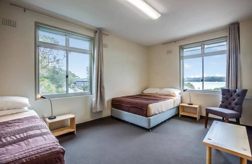 Mosman Cabin | Land's Edge Harbour Lodge - unique property right on the Harbour!n