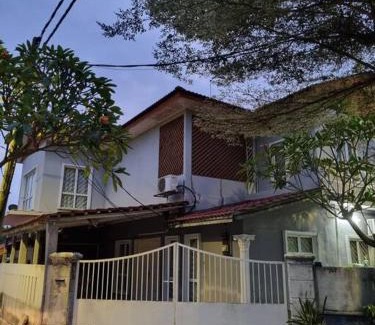 Batu Caves House | Landed Corner-Lot Townhouse Homestay GG Greenwood Gombak