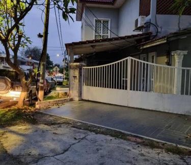 Batu Caves House | Landed Corner-Lot Townhouse Homestay GG Greenwood Gombak