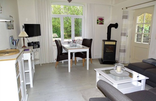 Dollerup Apartment | Landhaus Scholz - FeWo Buttjerhus with garden, 5 km to the beach