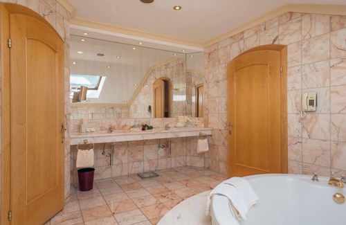 Bad Kleinkirchheim House | Landhaus Suite 150m² Long - Thermenwelt Hotel Pulverer