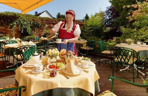 Alf House | Landhauszimmer "Comfort", balcony & vineyard view - Ringhotel Bömers Mosellandhotel