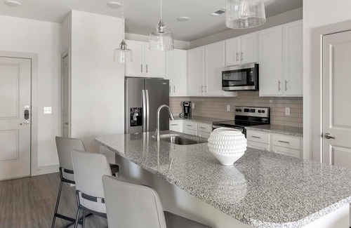 South Arlington Apartment | Landing | Amazing 1BD, Clubhouse, Gym