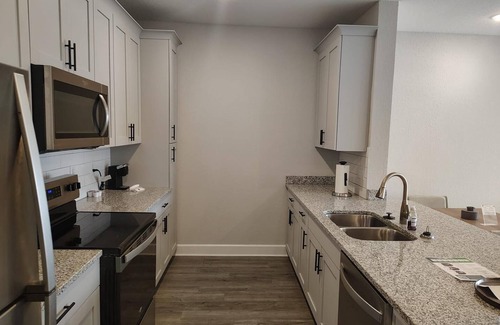 Newberry Apartment | Landing | Amazing 1BD, Gym, Pool