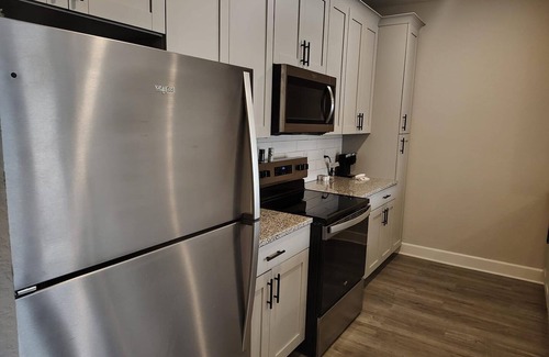 Newberry Apartment | Landing | Amazing 1BD, Gym, Pool